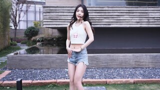 Goyang musim panas goyangkan~ goyangkan hatimu