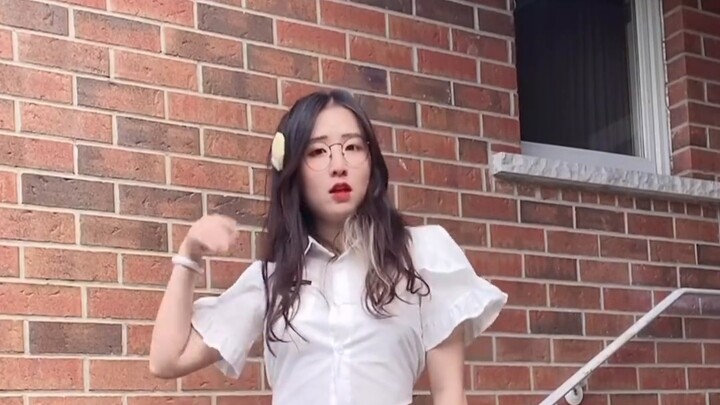 "Sister Lang" priceless sister dance, please check it out
