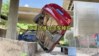 Pernahkah kamu melihat pengemudi paling hebat seperti apa? Mobilnya bisa terangkat begitu tinggi, ta