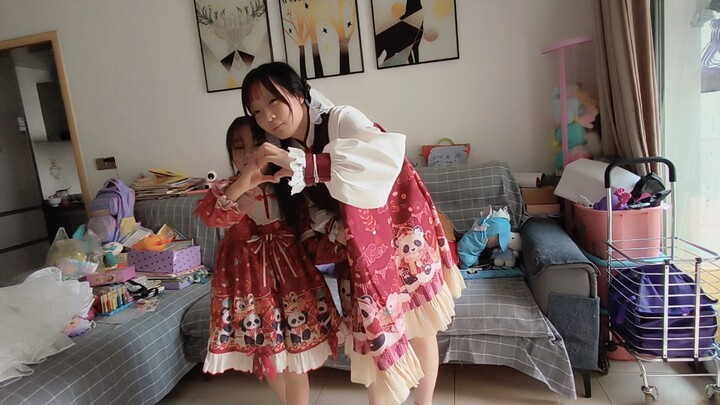 [Nhảy điệu “Tiểu Tiểu Lão Tử” cùng em gái 9 tuổi] Sân khấu phòng khách do anh trai dựng cho em gái: 