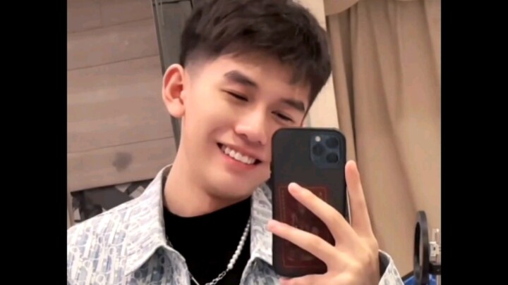 Dulu cuma suka main sama cewek, tapi Mama suruh aku main sama cowok—ngakak banget, jadi makin suka!