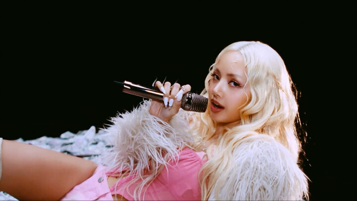 การแสดงเพลงใหม่ Rapunzel ของ LISA