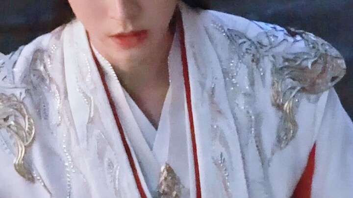 It’s been a long time since I saw a beauty spitting blood so refreshingly in a costume drama!