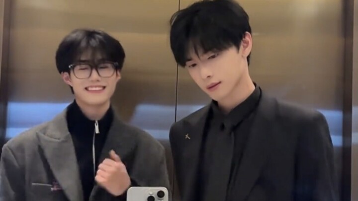 A compilation of dance videos featuring Xu Sheng and Liang Si—once you start watching, you won't be 