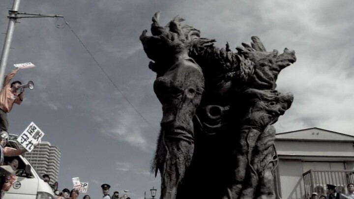 สัตว์ประหลาดขนาดมหึมาที่เกิดขึ้นเพียงครั้งเดียวในพันปีปรากฏตัว ผู้คนคิดว่าโลกกำลังจะถึงจุดจบ แต่พฤติ