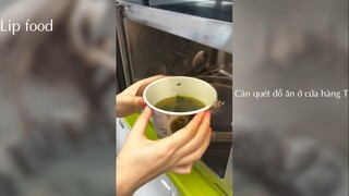 lip14-4 -  càn quét đồ ăn ở cửa hàng tiện lợi