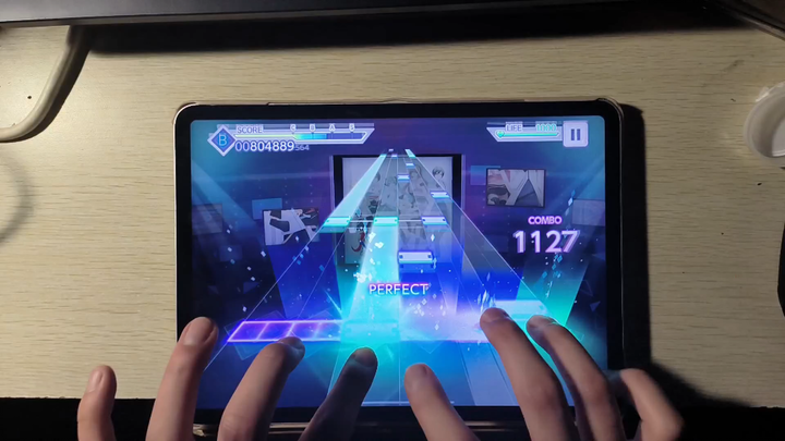 Let me show you all the streamer’s keyboard skills!