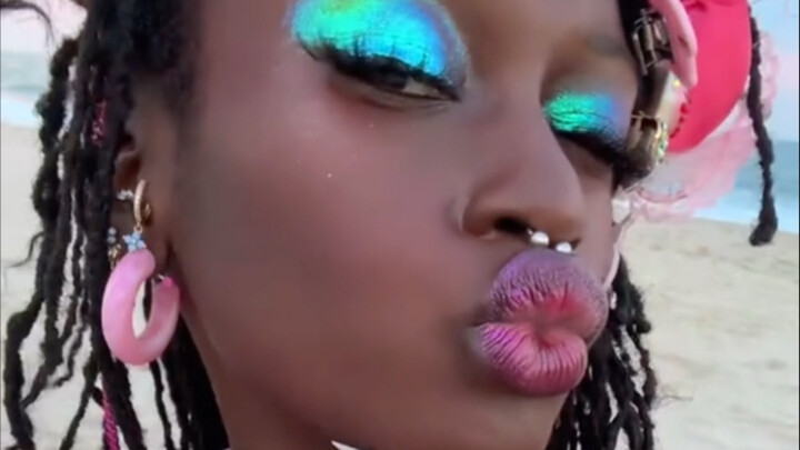 ظل عين تغير اللون بوضوح