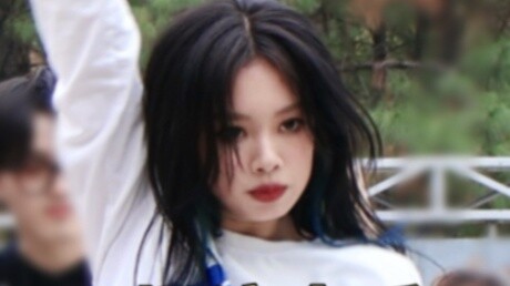 I have been on the road for nearly 100 times in three years. Now I dare not look at the camera.