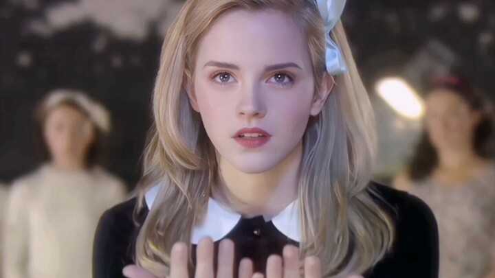 Dewi PK: Elle Fanning VS Emma Watson