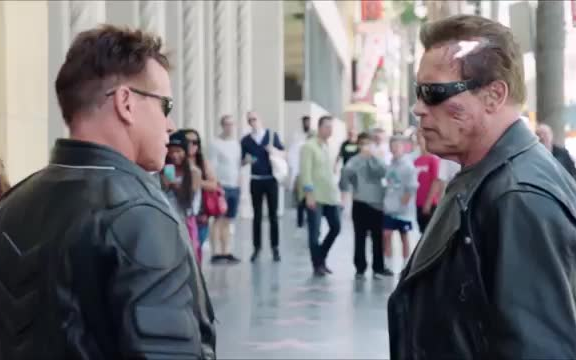 Arnold Schwarzenegger Plays Terminator on the Street
