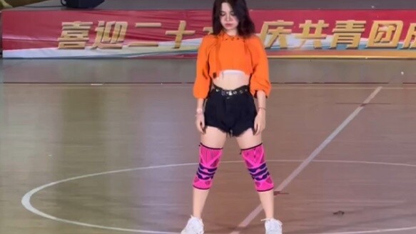 High school students danced to jojo gomez's "look what you made me do" and "hold it against me"