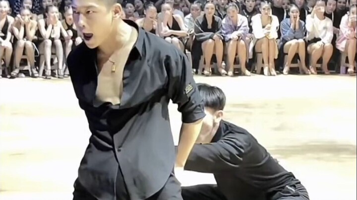 Tampan sudah berakhir, gaya muda yang hanya dimiliki oleh siswa berstandar nasional #LatinDance#Shao