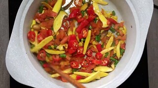 hai món ăn. lươn.gà.chiên. Món chay
