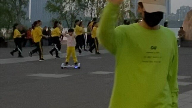 Ketika tari persegi bertemu penari hip-hop yang menari Popping