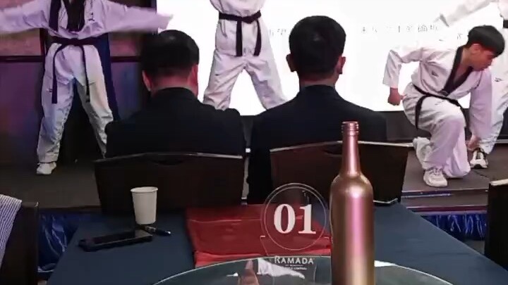 🎀²⁰²⁶/₀₁.₂₇·ʚ🍓ɞ⋅◡̈°•ᑋᵉᑊᑊᵒ❤︎⁀*·🛵“见山见水见自己，越己阅己再悦己。”💕周二早安🍮🎋