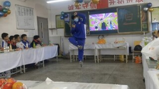 高一元旦联欢会《surprising click》综合位翻跳