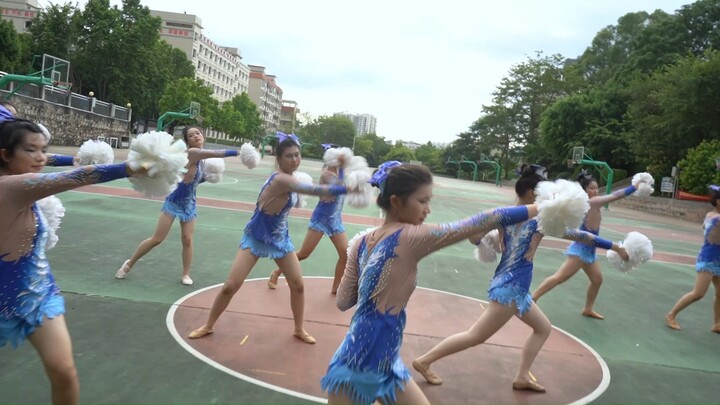 Cheerleading Routine "Youthful Charm"