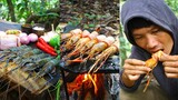 Survival in Jungle Cooking Shrimps BBQ On the Rock Eating So Delicious - Grilled BBQ Shrimp on Rock