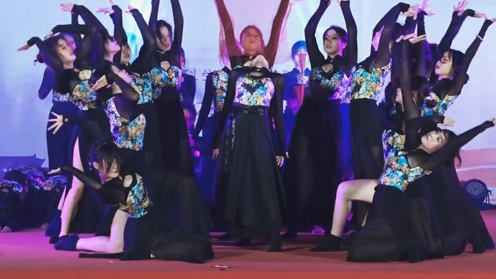 [4kHDR] A certain university has such an amazing stage! Female college student Jazz original choreog