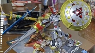 Vào ngày sinh nhật của tôi, vợ tôi đã tặng tôi một bộ Crimson Knightmon! Quá tuyệt, đúng là giấc mơ 