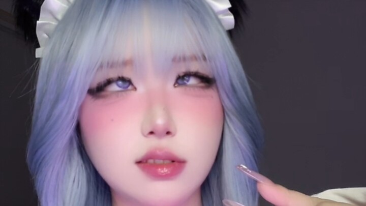 Shiqi, looks down on faces