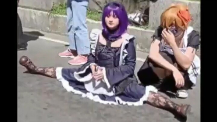 Naka-split yung maid cosplayer 😍 Ansexy niya sa posing na yan sarap jowain whahaha 😂🤣😅✌️