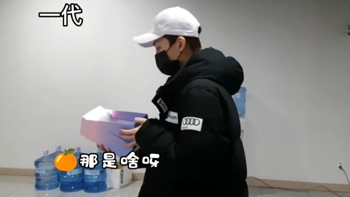 [SEVENTEEN] They used to livestream and show us everything (including all the little details).