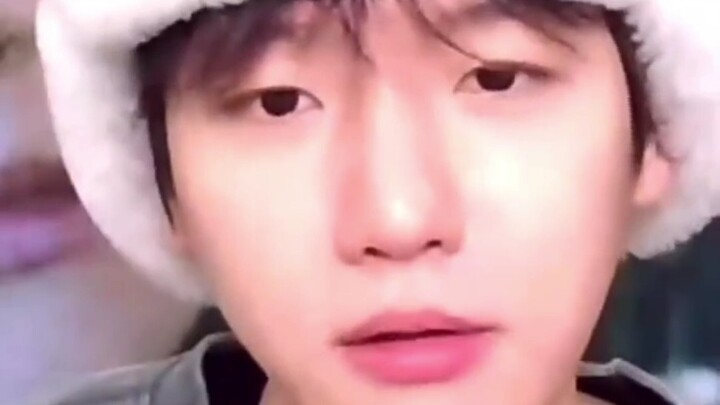 【ซับไทย】เบย์ ป๋อเสียน กล่าวระหว่างงานเซ็นลายเซ็นว่า: “คอยผมนะ บอกตามตรง คนแบบผมมีไม่กี่คนหรอก”
