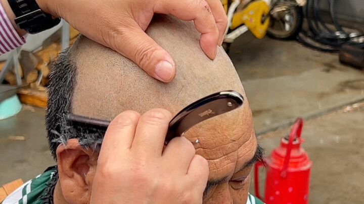 China's best hair shaver gives you the answer in a 20-minute super long video of shaving and shaving