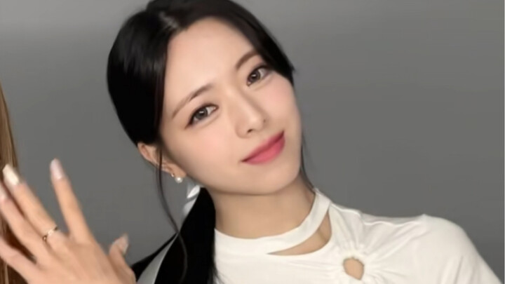 【ITZY Shin Yuna】“Nhìn mặt thì là cô nàng ngọt ngào, nhìn dáng thì là cô nàng nóng bỏng!” 230724 TikT