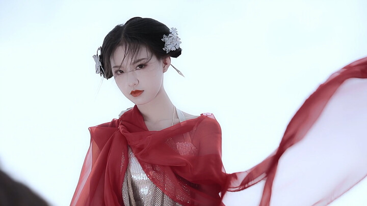 [Beichuan Huan] Finally took a photo of Chen Qianqian riding a horse and wearing fake makeup on the 