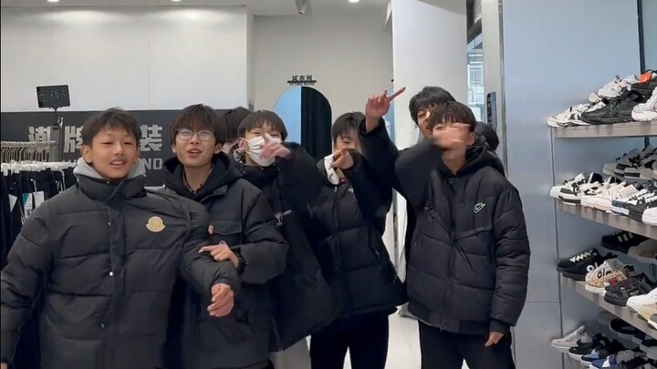 “ฮุนเตอทีวี” เพิ่งขายของได้ชิ้นเดียว ผู้ถือหุ้นนับสิบคนก็แย่งกันขอรับเงินปันผล