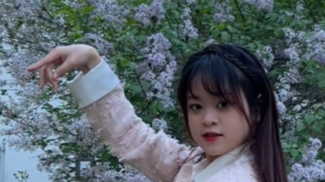 [Girls] Kim Jisoo trở lại với màn trình diễn solo và nhanh chóng chuyển sang phiên bản bán thân. Jis