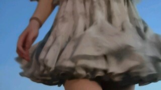 有笨蛋想拍下自己前面的海 却照了不知道什么东西