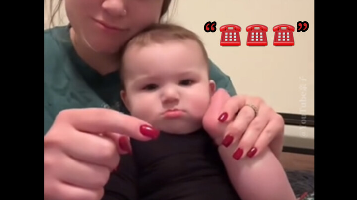 Little cutie’s calling! ☎️