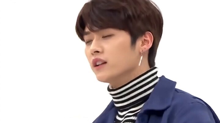 【Stray Kids】Perkenalan diri Lee Know selama 60 detik, menggunakan contoh untuk memberi tahu Anda car