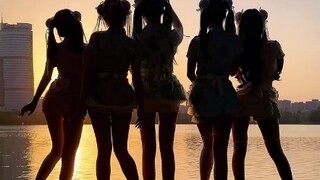 Người mẹ Trung Hoa dưới ánh hoàng hôn~