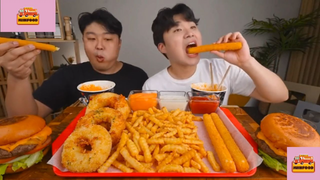 Mukbang hamburger, bánh vòng, xúc xích, mỳ cay, khoai tây chiên #anngon