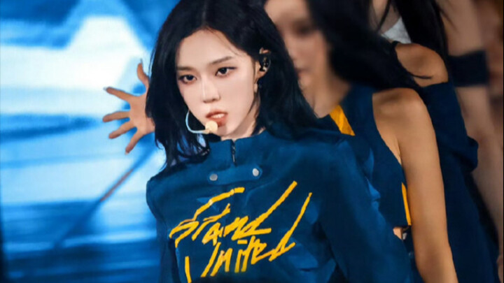 Ai nghĩ ra cái động tác tát má vậy, hợp quá luôn!