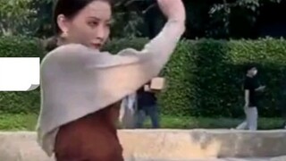 Some people imitate Wang Qiye's kicking behavior