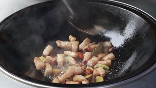 Hướng dẫn bạn cách làm món “Thịt heo kho đường nâu” béo mà không ngấy.
