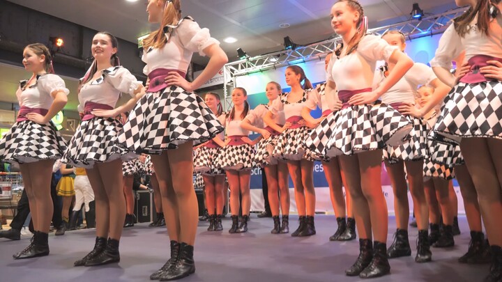 สาวเยอรมันเต้นรำ