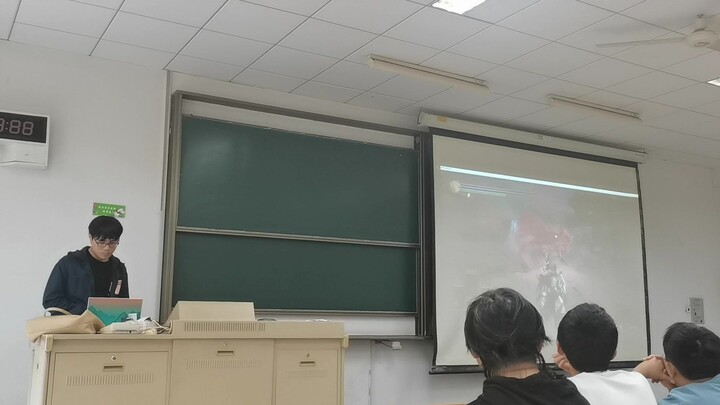 Teman sekelas ini, yang akan kamu presentasikan di atas panggung adalah... melawan Gail!?