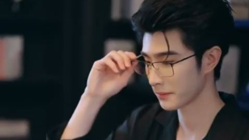 Aku bisa mendengar suara bayi di dalam kandunganku; dia melindungi kita