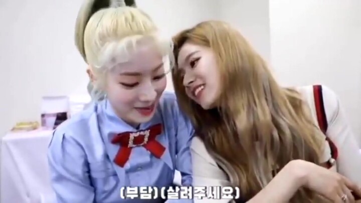 【TWICE】اللحظات التي نسيت فيها الفتيات أنّهن نجمات K-pop