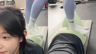 踩腿放松肌肉，不过依然很疼
