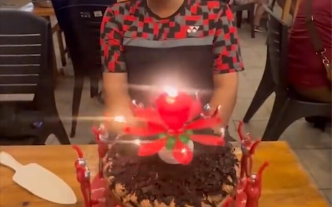 حتى احتفالاتي بعيد الميلاد في هايديلاو لم تكن محرجة مثلك.