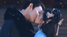 The paranoid emperor x his first favorite concubine, lip biting kiss, prison kiss, neck kiss, the ki