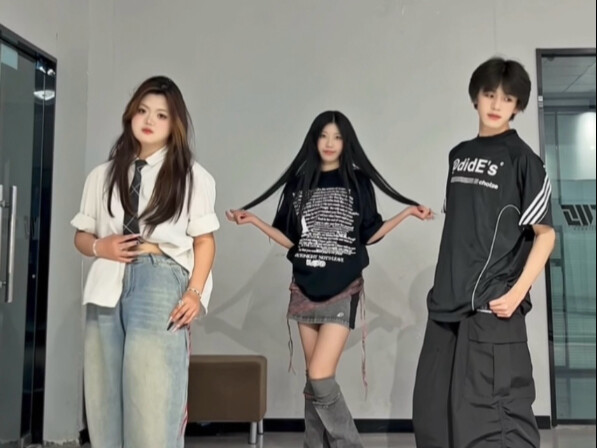 Kpop party game listen to the word jump out of the Kpop that comes to mind fifth issue! Finally out 
